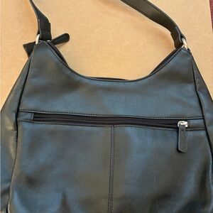 Giani bernini—Elegant Black Leather Shoulder Bag